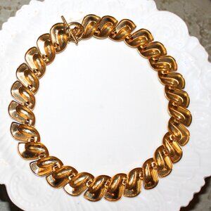 Vintage Chunky Choker Necklace made of large elements in Gold tone, Toggle Lock